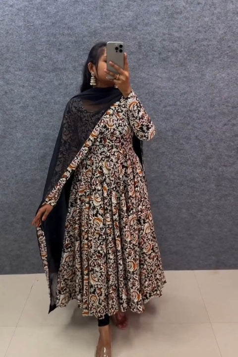 Elegant Red & Black Kalamkari Flared Gown with Dupatta