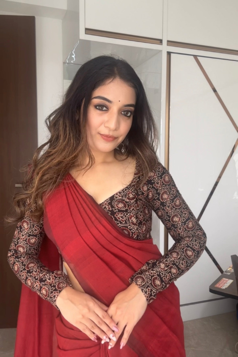 Traditional Timeless Cottan  Style Elegant Red Saree